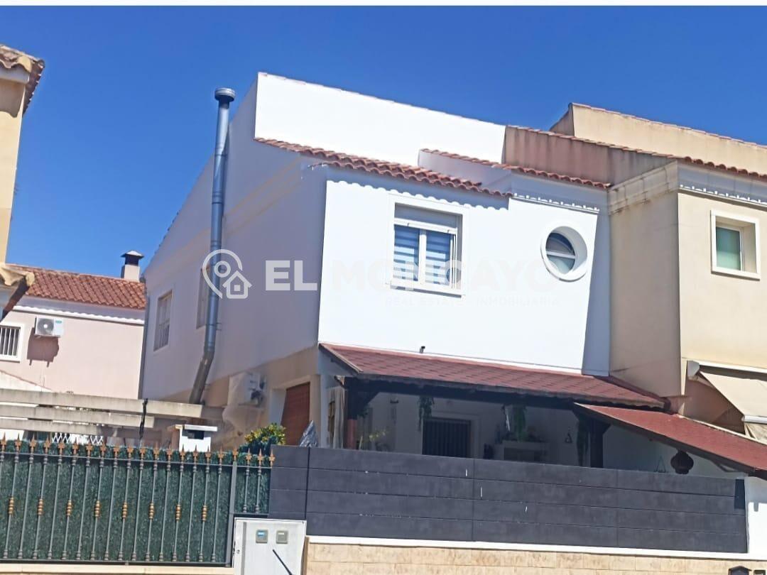 Fantástico semiadosado con piscina y jardín privado en Valverde, Alicante, Costa Blanca