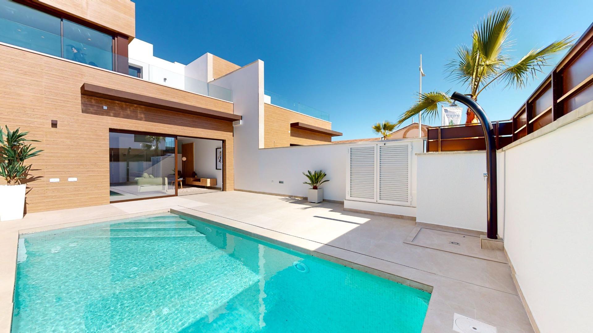 ¡LLAVE EN MANO EN AGOSTO 2024! Fantástico residencial de Chalets en Algorfa, Alicante