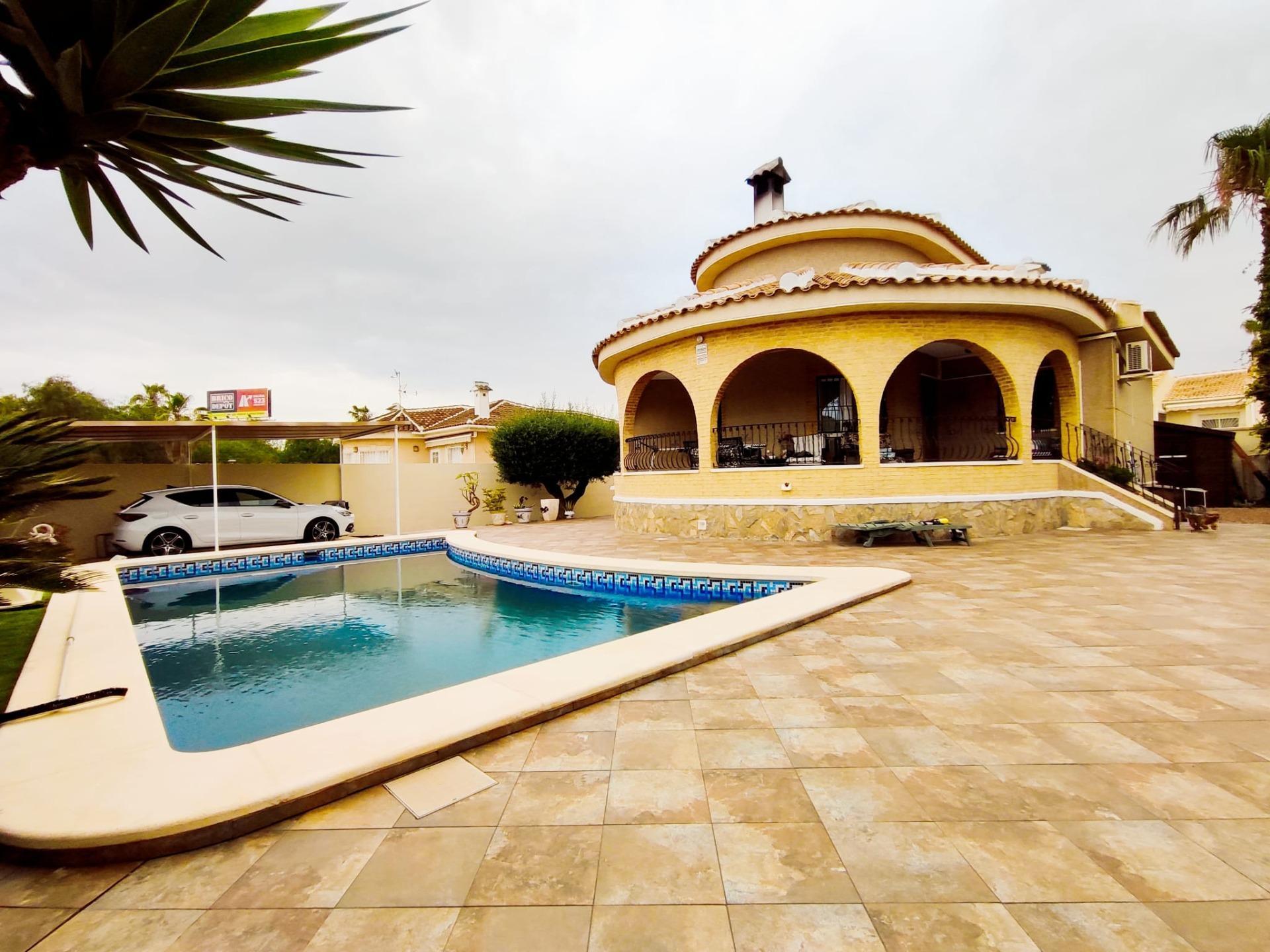Fantástico chalet independiente en Urbanización Monteazul, Benijófar, Costa Blanca